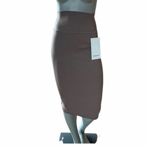 🆕Lululemon Nulu Slim-Fit High-Rise Skirt Size 6 Color  Taupetastic